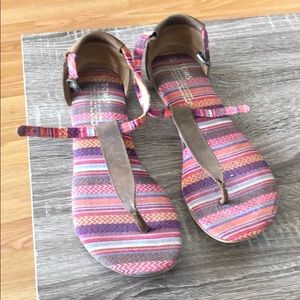 Toms Sandals Size 8 in great condition!